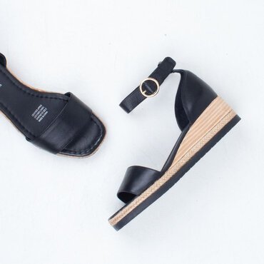 Idola Wedge Sandal