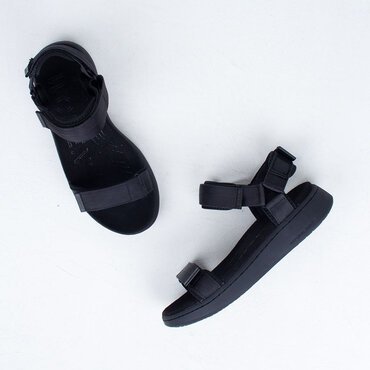 Line Sandal