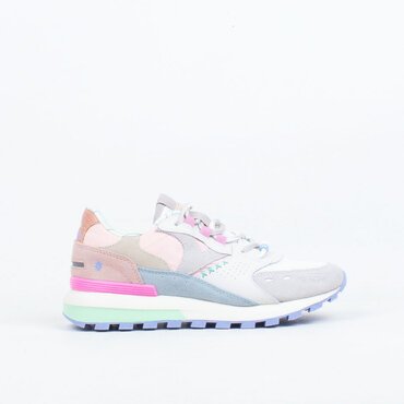 Luna Sneaker